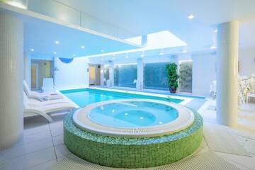 Небольшой двухместный номер с 1 кроватью или 2 отдельными кроватями и доступом в спа-центр в Отеле Wellton Centrum Hotel & SPA